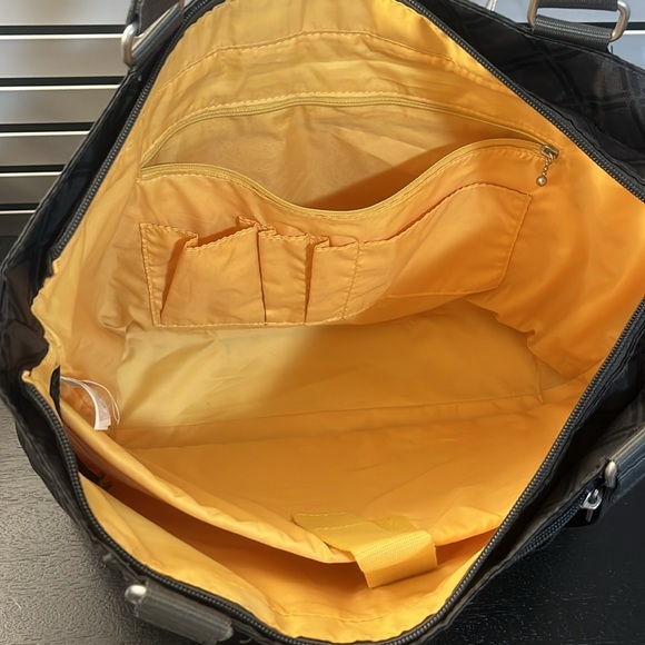 Baggallini Travel bag in excellent preowned condition, like new - Picture 14 of 15